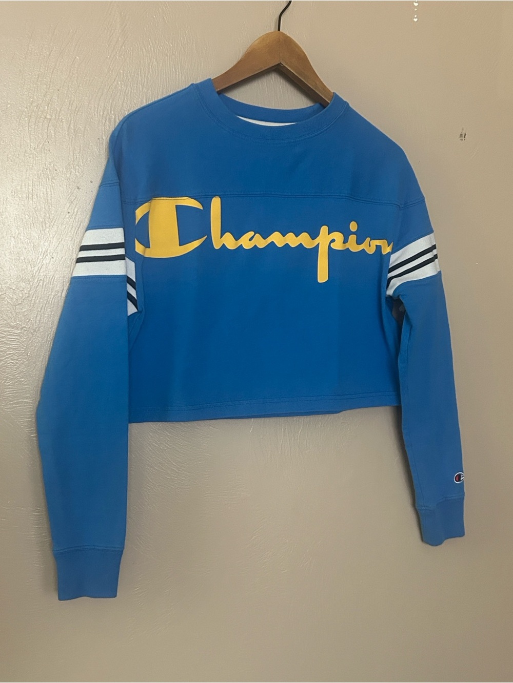 Champion Heavyweight Blue Cropped Crewneck Sweatshirt W/ Yellow Logo Size Small.